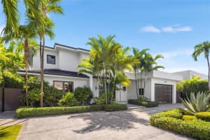 2370 Bayview Ln North Miami, FL 33181 - Off Market