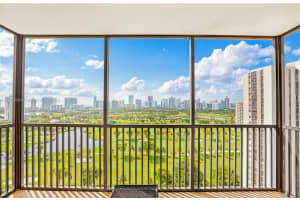 20301 W Country Club Dr 2228, Aventura