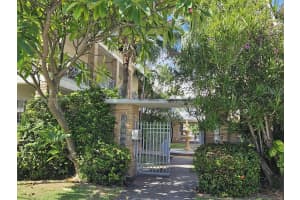 2137 Calais Dr APT 15, Miami Beach, FL 33141, Sold 12/31/24