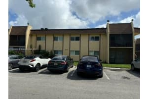 2814 Nw 55th Ave 1d, Lauderhill