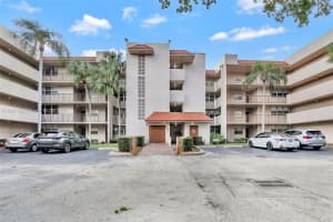9510 Seagrape Dr, Davie, FL 33324, Sold 12/02/24