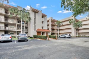 9510 Seagrape Dr, Davie, FL 33324, Sold 12/02/24