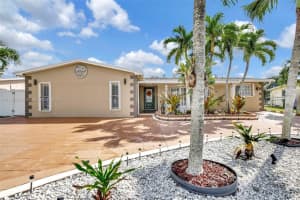 301 NW 93rd Ave, Pembroke Pines, FL 33024, Sold 04/17/25