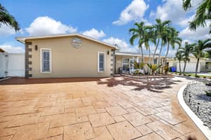 301 NW 93rd Ave, Pembroke Pines, FL 33024, Sold 04/17/25