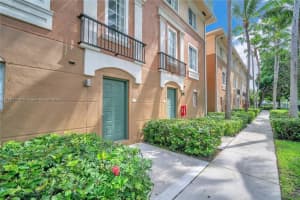 2811 NE 185th St, Aventura, FL 33180, Sold 12/27/24