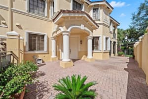 1634 Passion Vine Cir 31-2, Weston