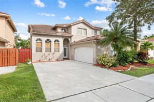 378 E Garden Cove Cir, Davie, FL 33325, Sold 01/14/25