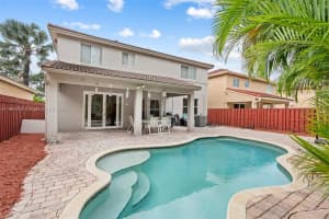 378 E Garden Cove Cir, Davie, FL 33325, Sold 01/14/25