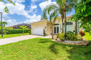 19402 SW 68th St, Fort Lauderdale, FL 33332, Sold 12/16/24