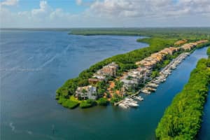 5990 Paradise Point Dr 5990 Palmetto Bay, FL 33157 - MLS#A11681970