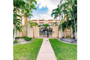 1900 W 54th St 213, Hialeah
