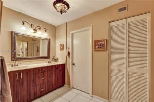 2814 N 46th Ave APT H676, Hollywood, FL 33021, Sold 01/27/25