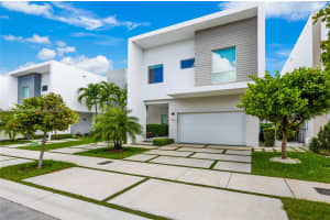 10580 Nw 67th Ter, Doral