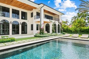 406 Tamarind Dr, Hallandale Beach