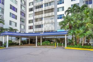 4350 Hillcrest Dr APT 205, Hollywood, FL 33021, Sold 02/13/25