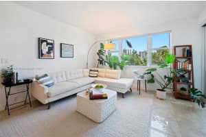 20000 E Country Club Dr 314, Aventura