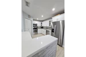 537 Racquet Club Rd APT 37, Weston, FL 33326, Sold 01/14/25