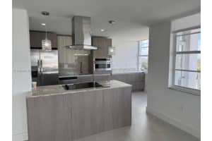 18051 Biscayne Blvd 1004, Aventura