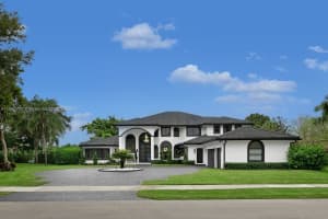2440 Sw 105th Ter, Davie
