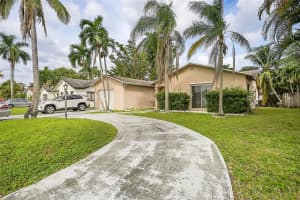 8971 SW 9th St, Boca Raton, FL 33433, Sold 12/27/24