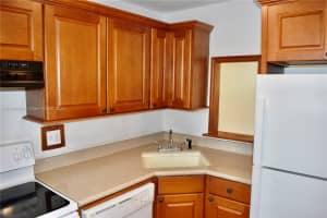 220 SW 9th Ave APT 118, Hallandale Beach, FL 33009, Sold 02/27/25