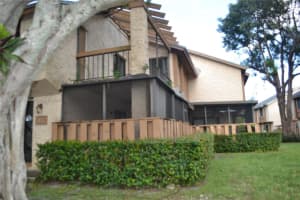 66 Wimbledon Lake Dr, Plantation