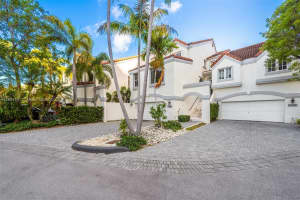19555 Ne 37th Ave, Aventura