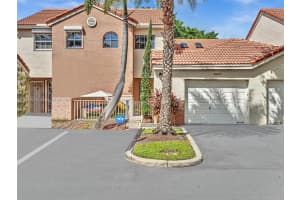 8257 NW 70th St, Tamarac, FL 33321, Sold 12/19/24