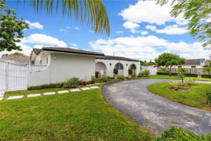 102 SW 102nd Ave, Miami, FL 33174, Sold 04/29/25