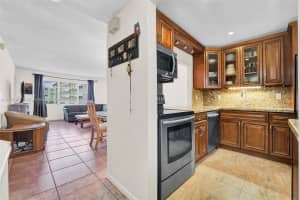 410 SE 2nd St APT 220, Hallandale Beach, FL 33009, - MLS#A11685177