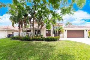 9669 N Carousel Cir N, Boca Raton