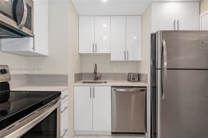 2899 Collins Ave APT 1042, Miami Beach, FL 33140, Sold 05/07/25