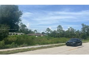 805 E 6 St Lehigh Acres, FL 33972 - MLS#A11685362