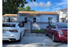 1419 Nw 44th St, Miami