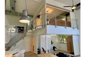 900 4th St APT 3, Miami Beach, FL 33139, Sold 10/14/25