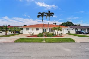 8925 Sw 11th St, Miami
