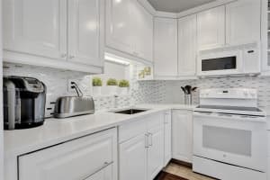 3530 NW 52nd Ave, Lauderdale Lakes, FL 33319, Sold 12/09/24