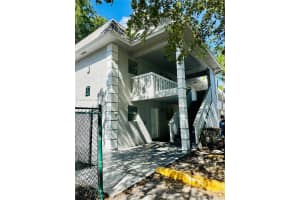 17255 SW 95th Ave APT 122, Palmetto Bay, FL 33157, Sold 01/03/25