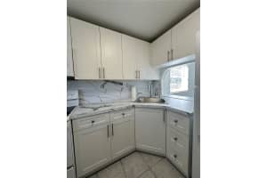 17255 SW 95th Ave APT 122, Palmetto Bay, FL 33157, Sold 01/03/25