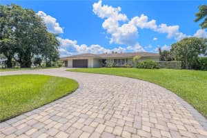 10850 SW 25th St, Davie, FL 33324, Sold 01/23/25