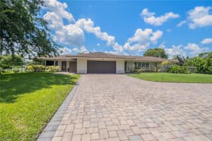 10850 SW 25th St, Davie, FL 33324, Sold 01/23/25