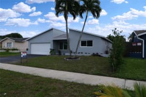 5810 Nw 56th Pl, Tamarac