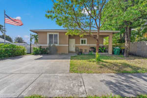 223 SW 8th St, Dania Beach, FL 33004, Sold 05/09/25