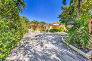 471 SE 6th St, Hialeah, FL 33010, Sold 05/29/25