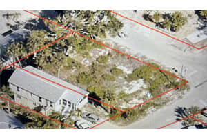 245 Madison Ct Fort Myers, FL 33931 - MLS#A11688106