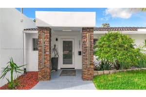 2611 NE 49th St, Lighthouse Point, FL 33064, Sold 01/30/25
