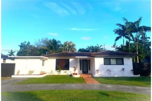 10825 Peachtree Dr, Miami