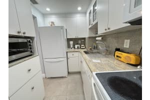 2899 Collins Ave APT 1223, Miami Beach, FL 33140, Sold 06/27/25