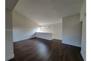 10080 NW 9th St Cir, Miami, FL 33172, Sold 12/04/24