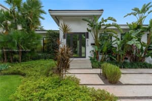 910 W 43rd Ct, Miami Beach, FL 33140, Sold 04/17/25